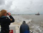 Beamte der Wasserschutzpolizei auf Streifenfahrt -Bildquelle: Nordseezeitung