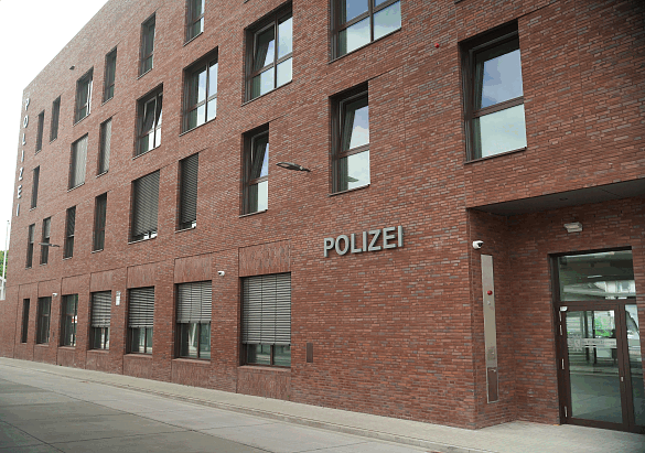 Eingang Polizeikommissariat West