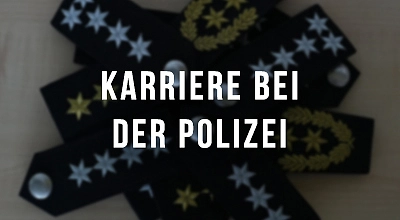 Auf dem Foto sind mehrere Schulterklappen zu sehen, die alle eine unterschiedliche Anzahl an Sternen aufweisen