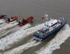 Bild zeigt die Polizei Boote Visura, Bremen 20, Bremen 10 und Bremen 30 bei einer gemeinsamen Demonstrationsfahrt