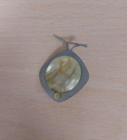 Gestohlener Schmuck in silber.