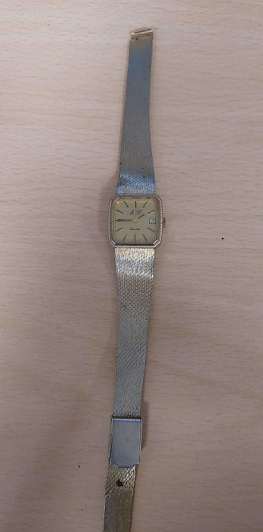 Armbanduhr in silber.