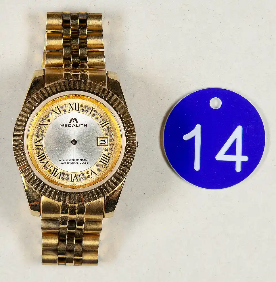 Abbildung einer mutma&szlig;lich gestohlenen Uhr 