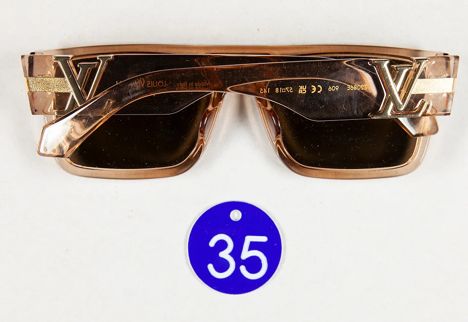 Abbildung einer mutma&szlig;lich gestohlenen Sonnenbrille R&uuml;ckansicht