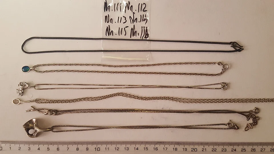 Asservat 111 bis 116: Diverse Ketten