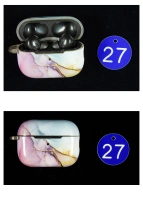 Abbildung mutmaßlich gestohlener In Ear Kopfhörer mit entsprechender Hülle