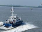 Bild zeigt das Polizeiboot Visura auf Streifenfahrt auf der Weser