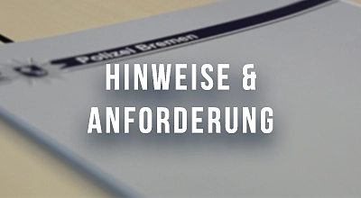 Auf dem Foto ist eine graue Mappe mit einem blauen Banner zu sehen