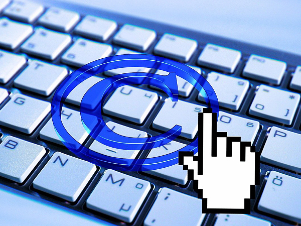 Computertastatur mit einem C für Copyright